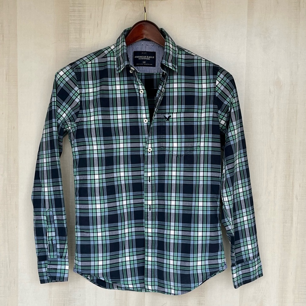 American Eagle men’s S/P cotton button blue and green plaid shirt rarely worn